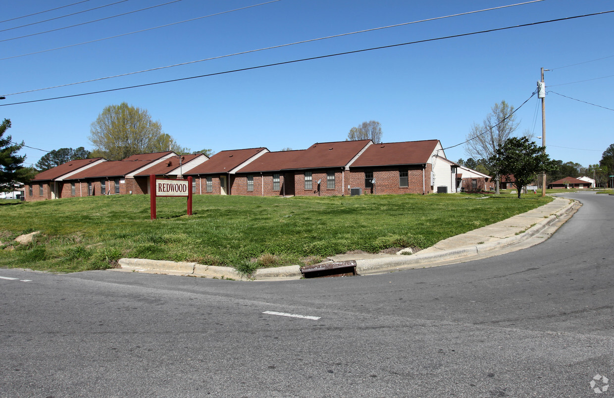 Primary Photo - Redwood Apartments