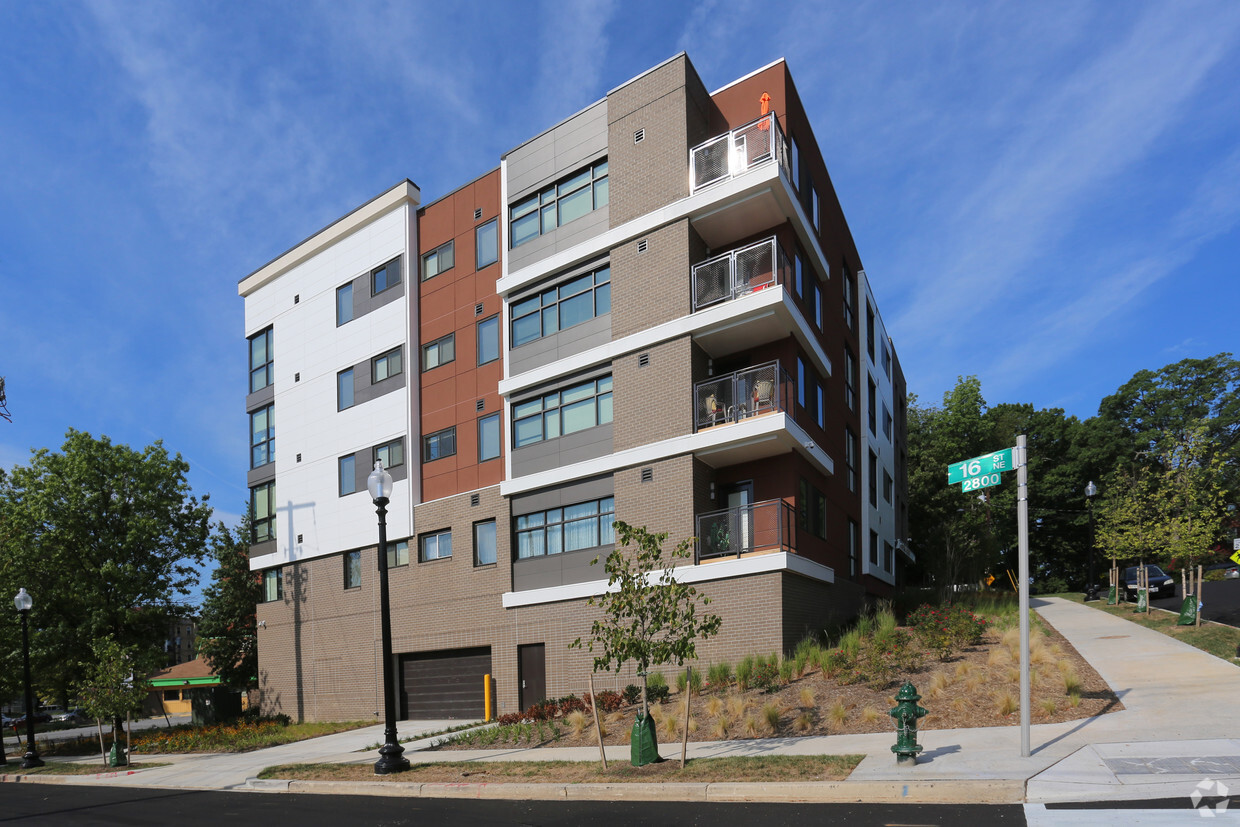 Foto del edificio - Girard Street Senior Residences