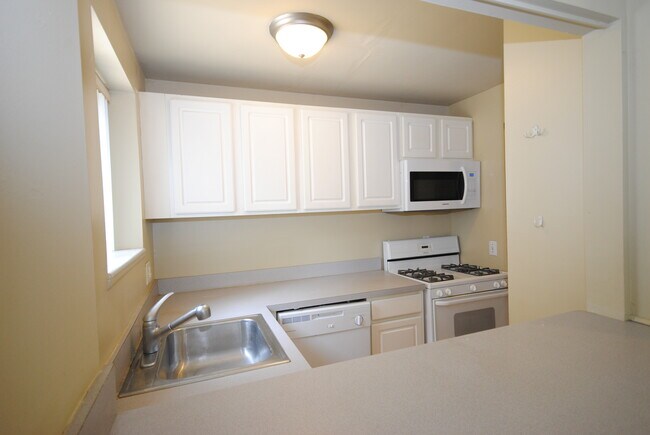 One-Bedroom Kitchen - 817 Arch St