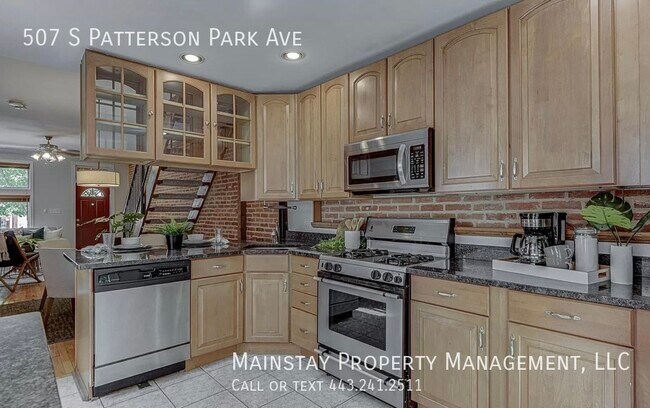 Building Photo - 3 Bedroom Rowhome with Rooftop Deck, Patio...