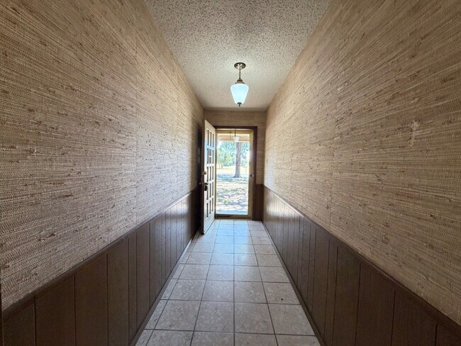 Building Photo - Spacious Home Across the Street from Leftwich Park & Next Block From The Elementary!