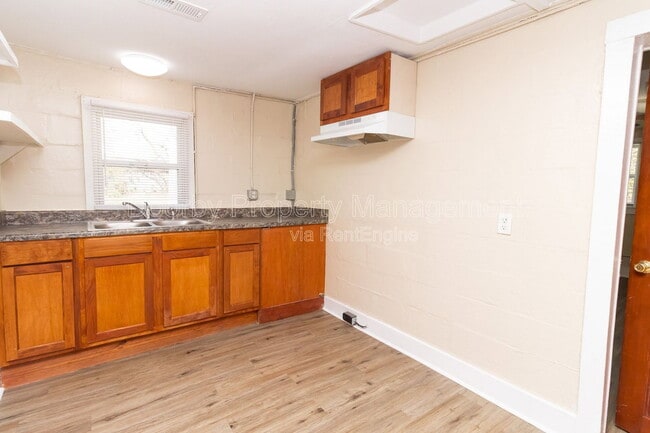 Building Photo - 1422 Wilson Rd