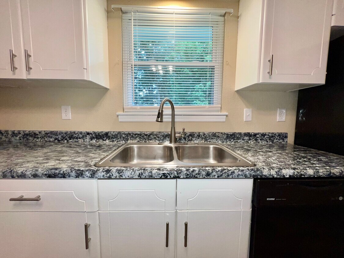 5048 Shoals Ln Unit A, Chattanooga, TN 37416 Apartments in