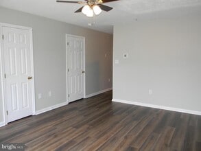 Building Photo - 104 W Main St