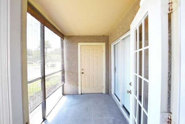 Building Photo - 150 Laterino Ct