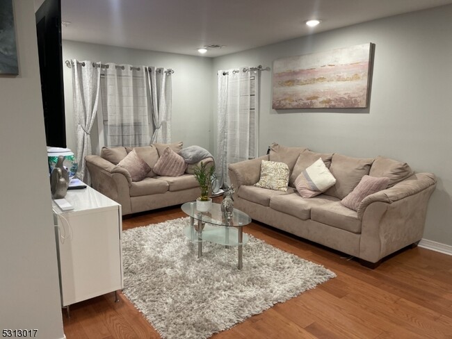 Foto del edificio - 159 Pleasant Valley Way