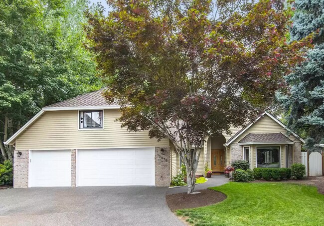 Building Photo - **UP TO $2,000 OFF FIRST FULL MONTH'S RENT...