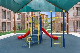 Building Photo - 540 Richcrest Dr