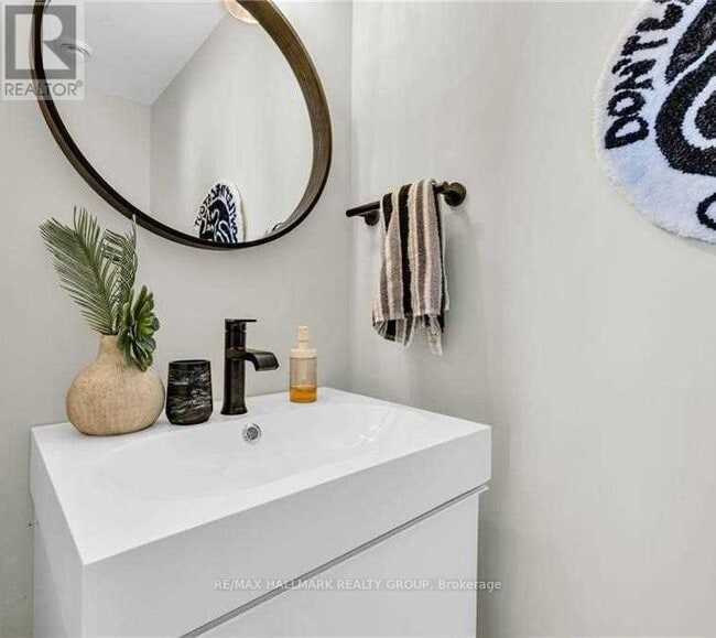 Building Photo - 359 Whitby Ave