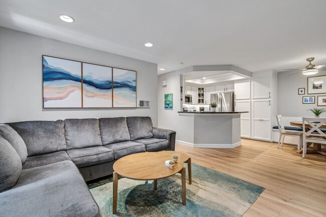 Building Photo - 2BR, 2BA UPGRADED CONDO DEL MAR! PET FRIEN...