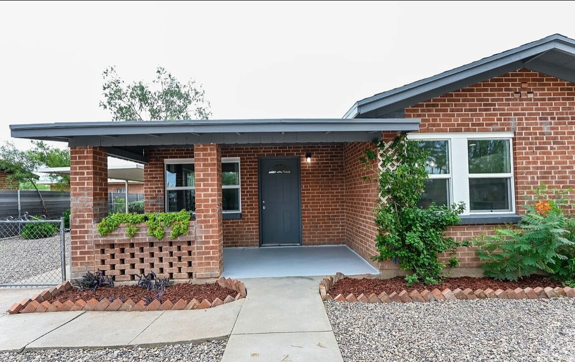 Primary Photo - 3008 N Richey Blvd