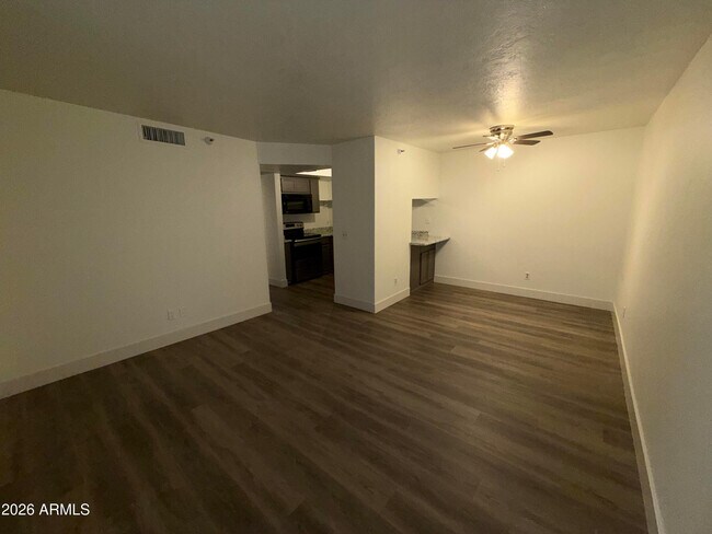 Building Photo - 17 E Ruth Ave