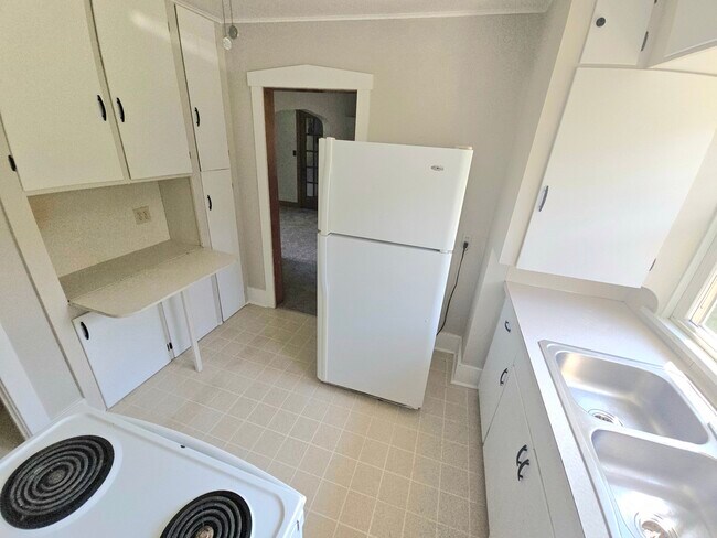 Kitchen - 337 N 32nd St