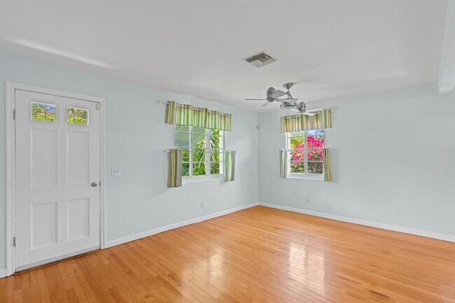 Foto del edificio - 430 N Ocean Breeze