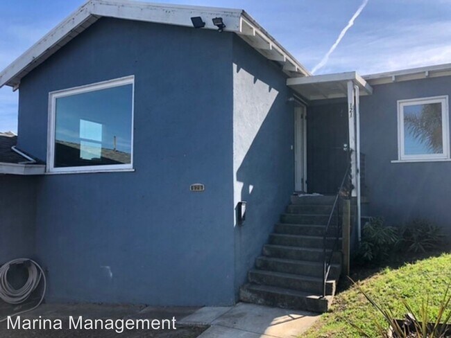 Building Photo - 1 br, 1 bath Apartment - 121 Denio St