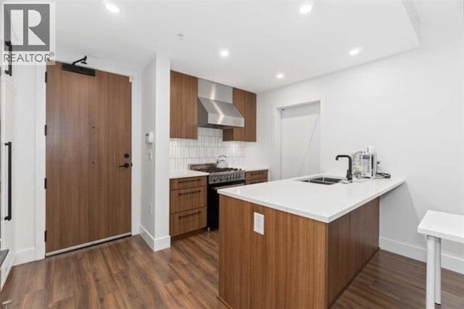 Building Photo - 6933 CAMBIE St