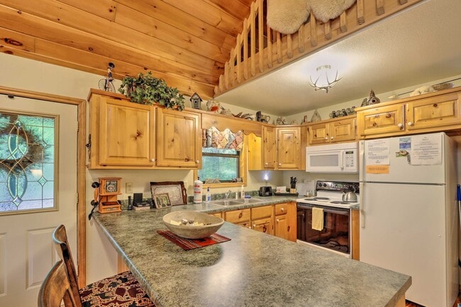 Building Photo - 100 Carvers View Trl