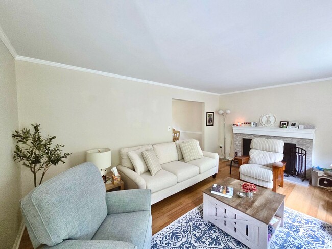 Photo - Amazing 4 BR/3.5 BA Single-Family Home in ...