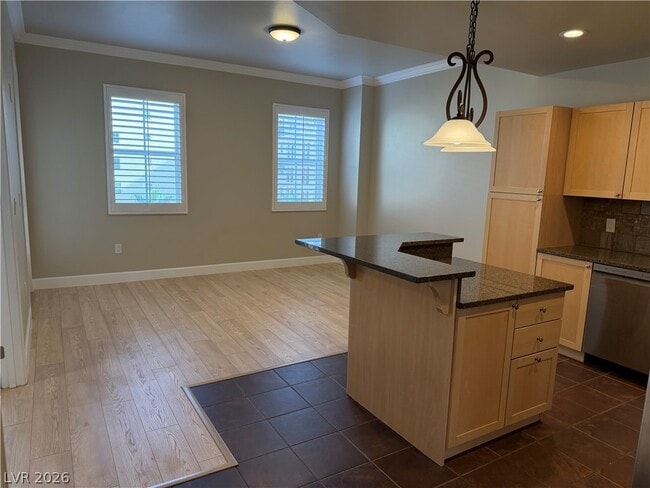 Foto del edificio - 2455 W Serene Ave