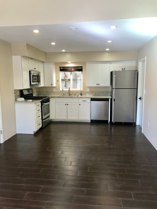 Foto principal - 2055 Paloma St
