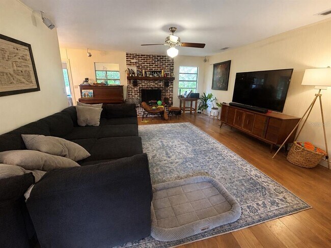 Foto del edificio - 308 N Salisbury Ave