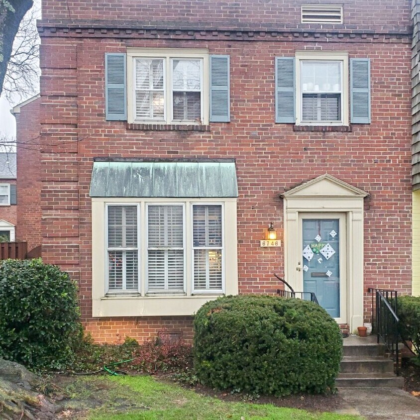 Foto principal - 2 Bedroom 2.5 Bath Condo in Chevy Chase