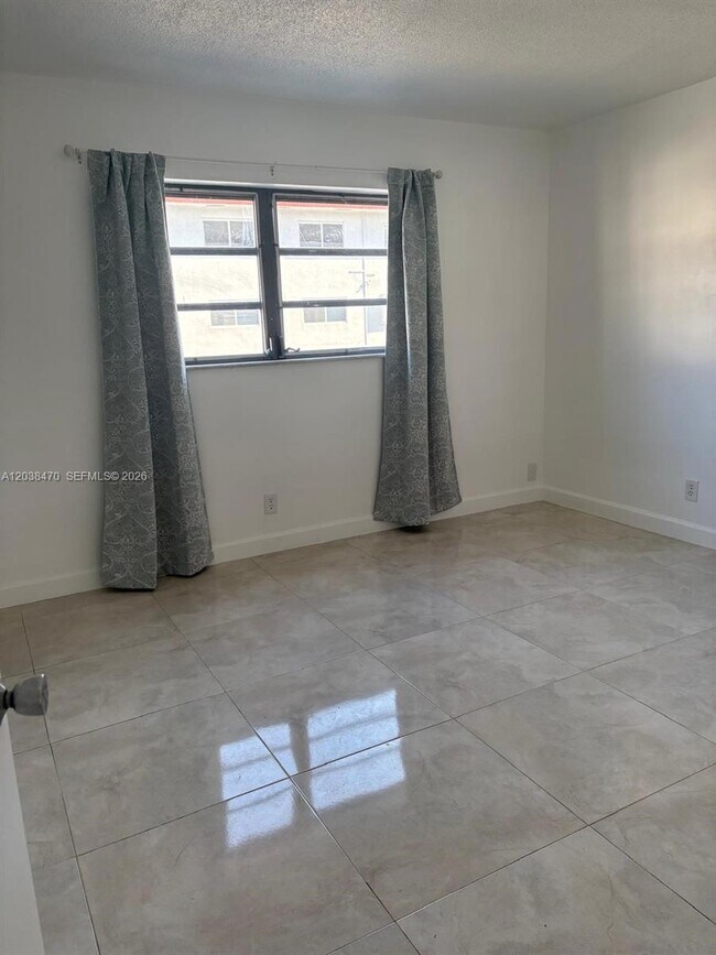 Foto del edificio - 541 Blue Heron Dr