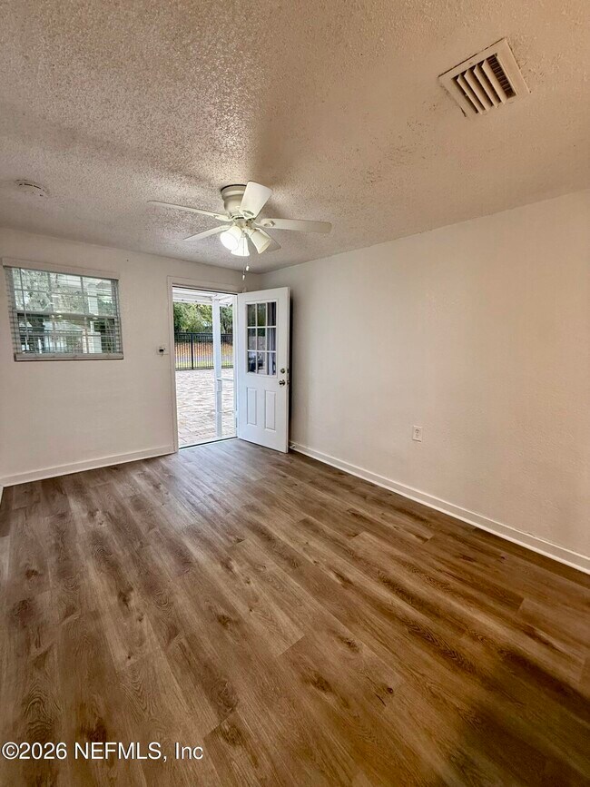 Foto del edificio - 9554 Ridge Blvd