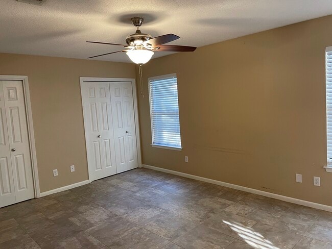 Master bedroom with double closet - 307 Lincoln Ave