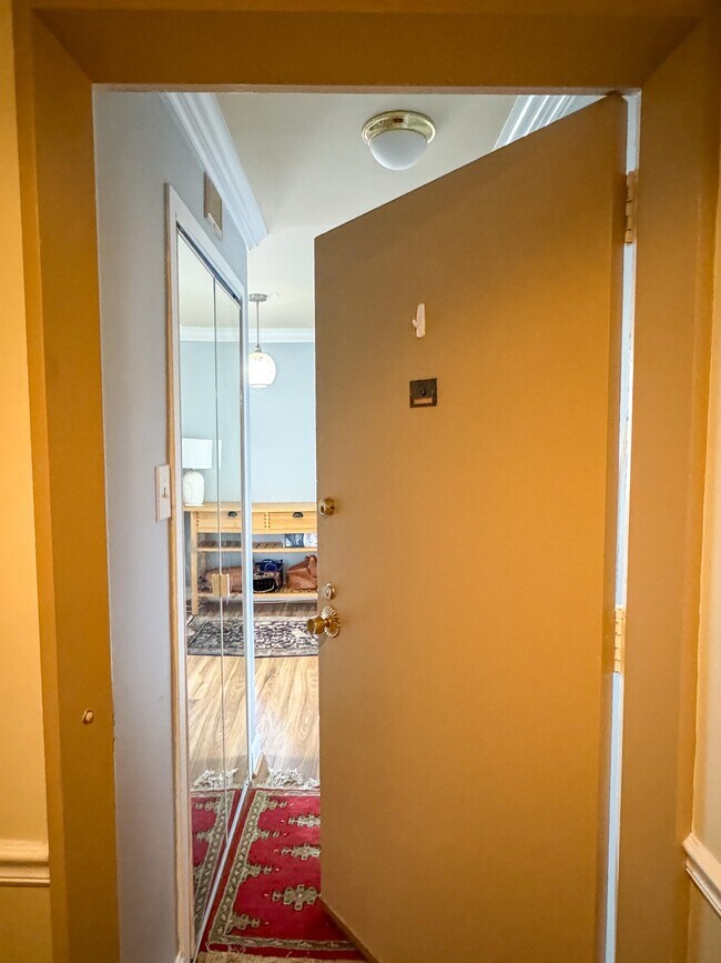 Foto del edificio - 2501 Calvert St NW