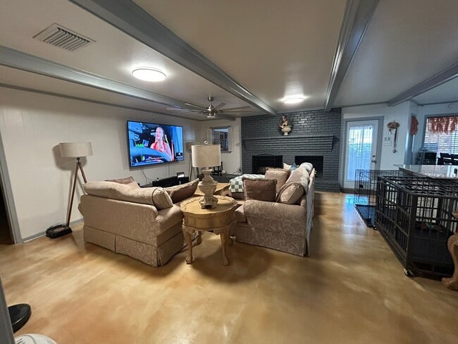 Building Photo - SPACIOUS HOME IN OF NORTH BOSSIER