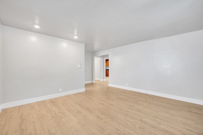 Foto del edificio - 3045 Franklin Blvd