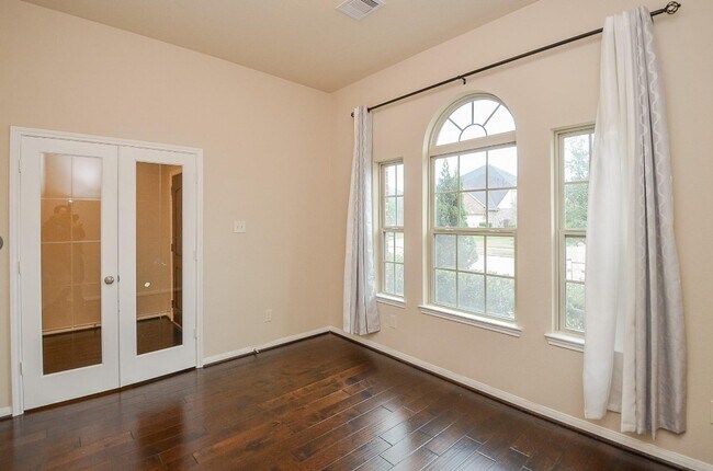 Foto del edificio - 19634 Travis Cannon Ln