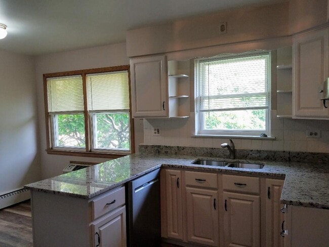 Building Photo - 5860 W Gunnison St