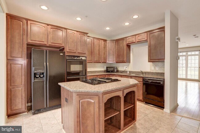 Building Photo - 8926 Dawson Manor Dr