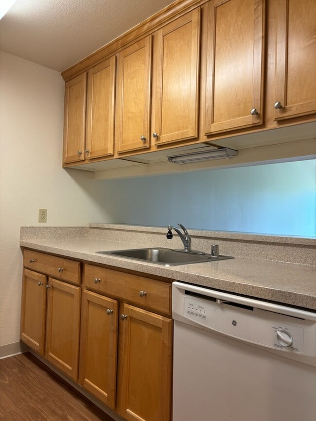 Kitchen - Pinehurst Apartments