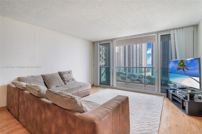 Foto del edificio - 100 Bayview Dr
