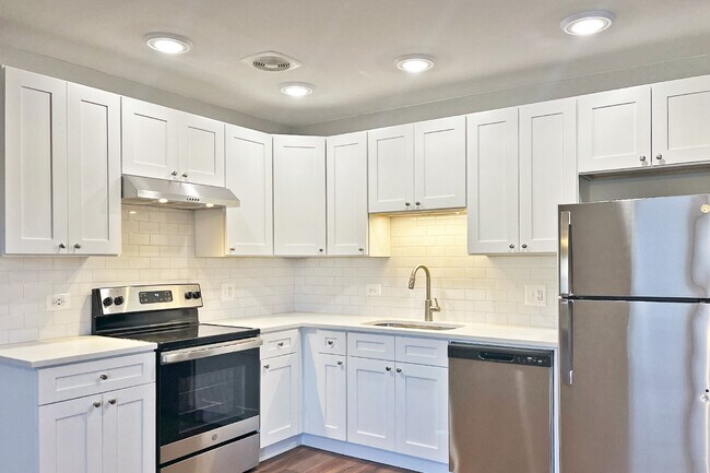 Building Photo - 516 Des Plaines Ave.
