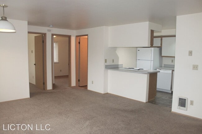 Building Photo - 9242 Ashworth Ave N