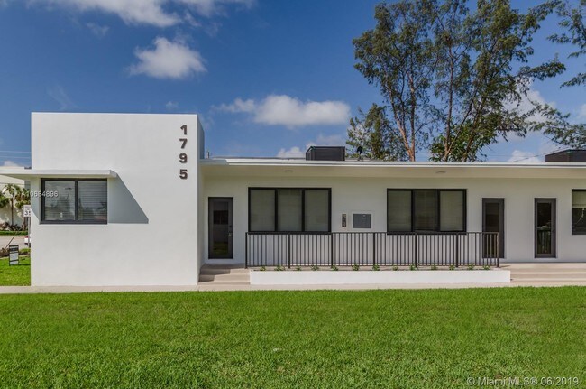 Building Photo - 1795 Normandy Dr