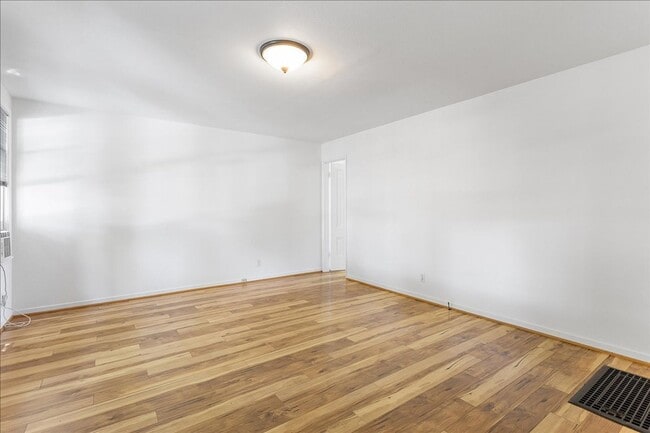 Building Photo - 1529 Stanton St