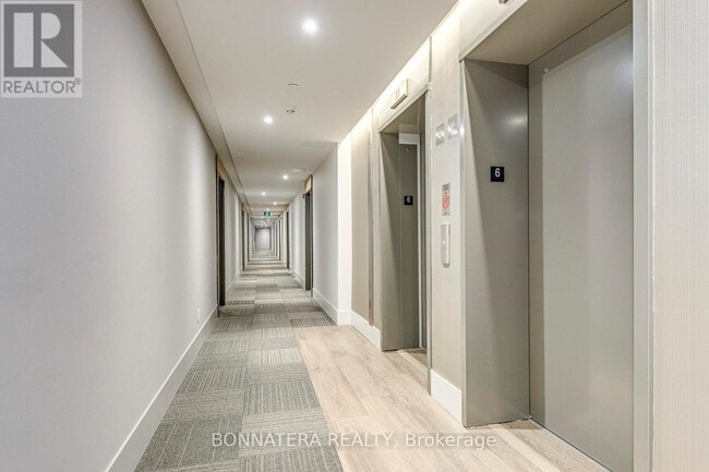 Building Photo - 613-1440 CLARRIAGE Ct