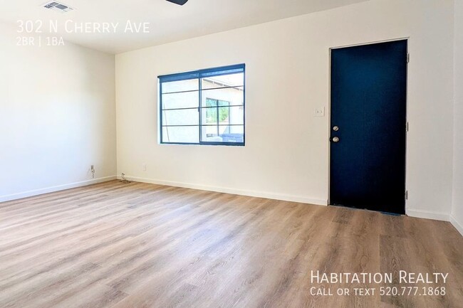 Building Photo - Gorgeous 2 bed/1 bath University Newly Ren...