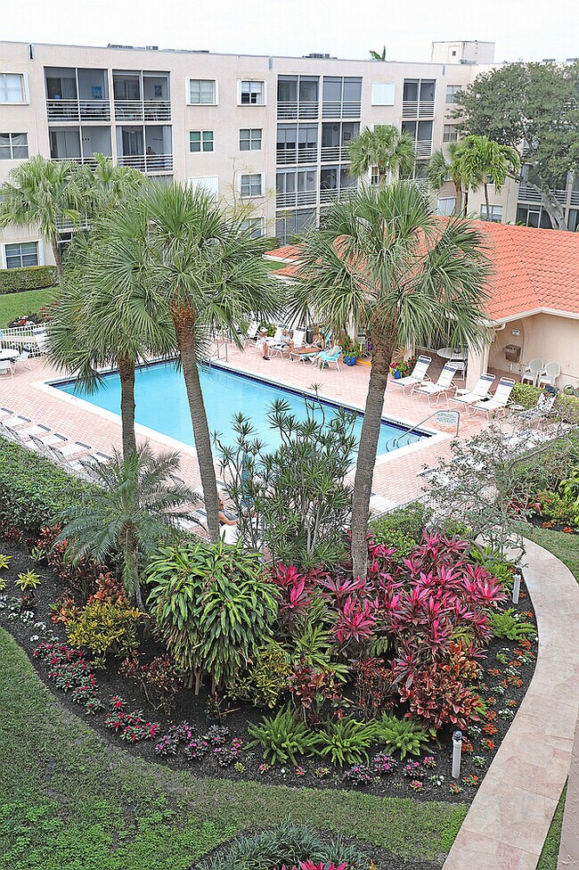 Building Photo - 1541 S Ocean Blvd