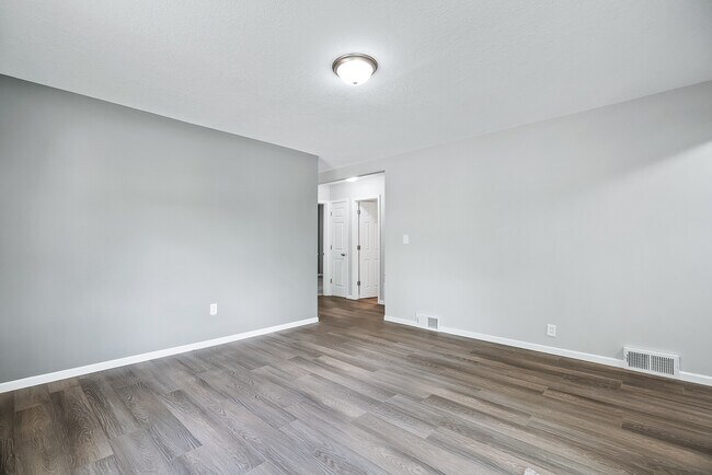 Foto del edificio - 5897 Concord Blvd