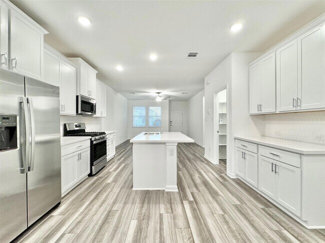 Foto del edificio - 611 Emory Crossing Blvd