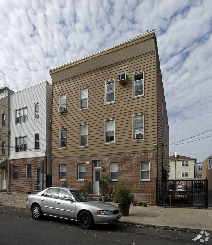 Primary Photo - 45 Wright Ave