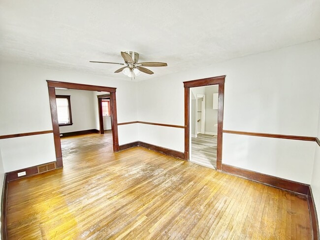 Building Photo - Beautiful Large family home