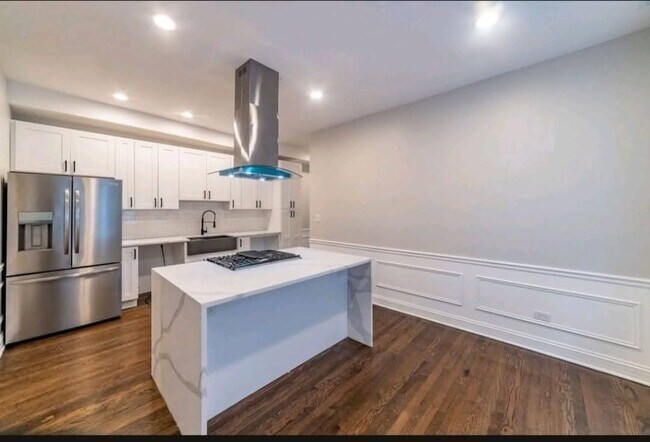 Building Photo - 5824 S Michigan Ave