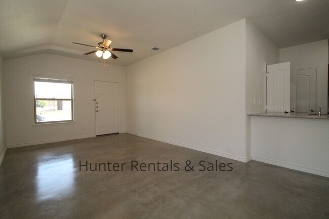 Building Photo - North Killeen Three Bedroom!